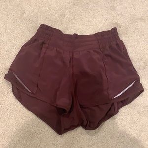 HOTTIE HOT 2.5 HIGH RISE SHORTS - CASSIS